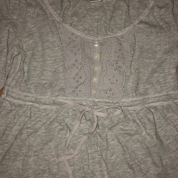 🍉American Eagle grey peasant top - Picture 3 of 5